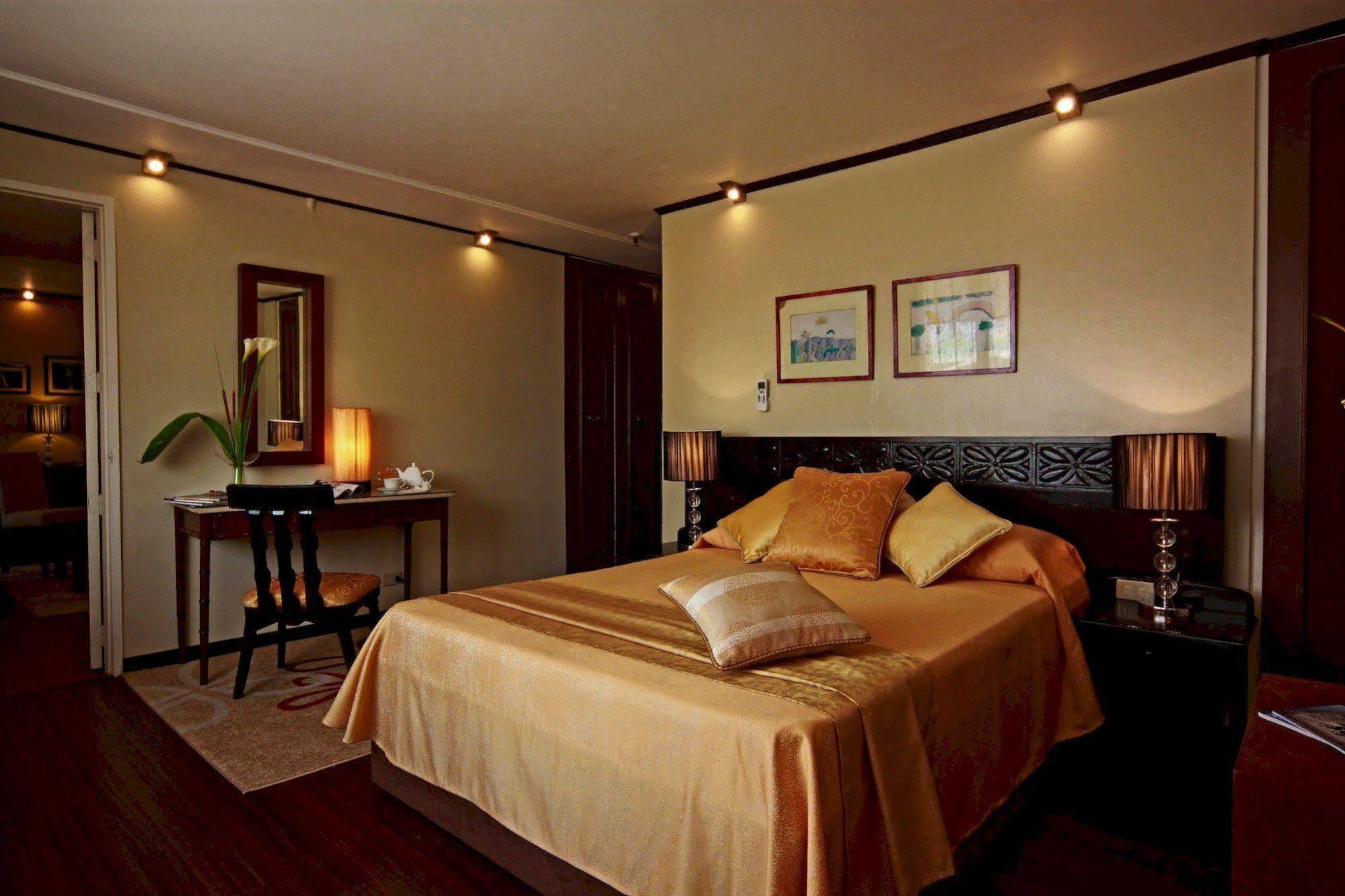 Manor Hotel